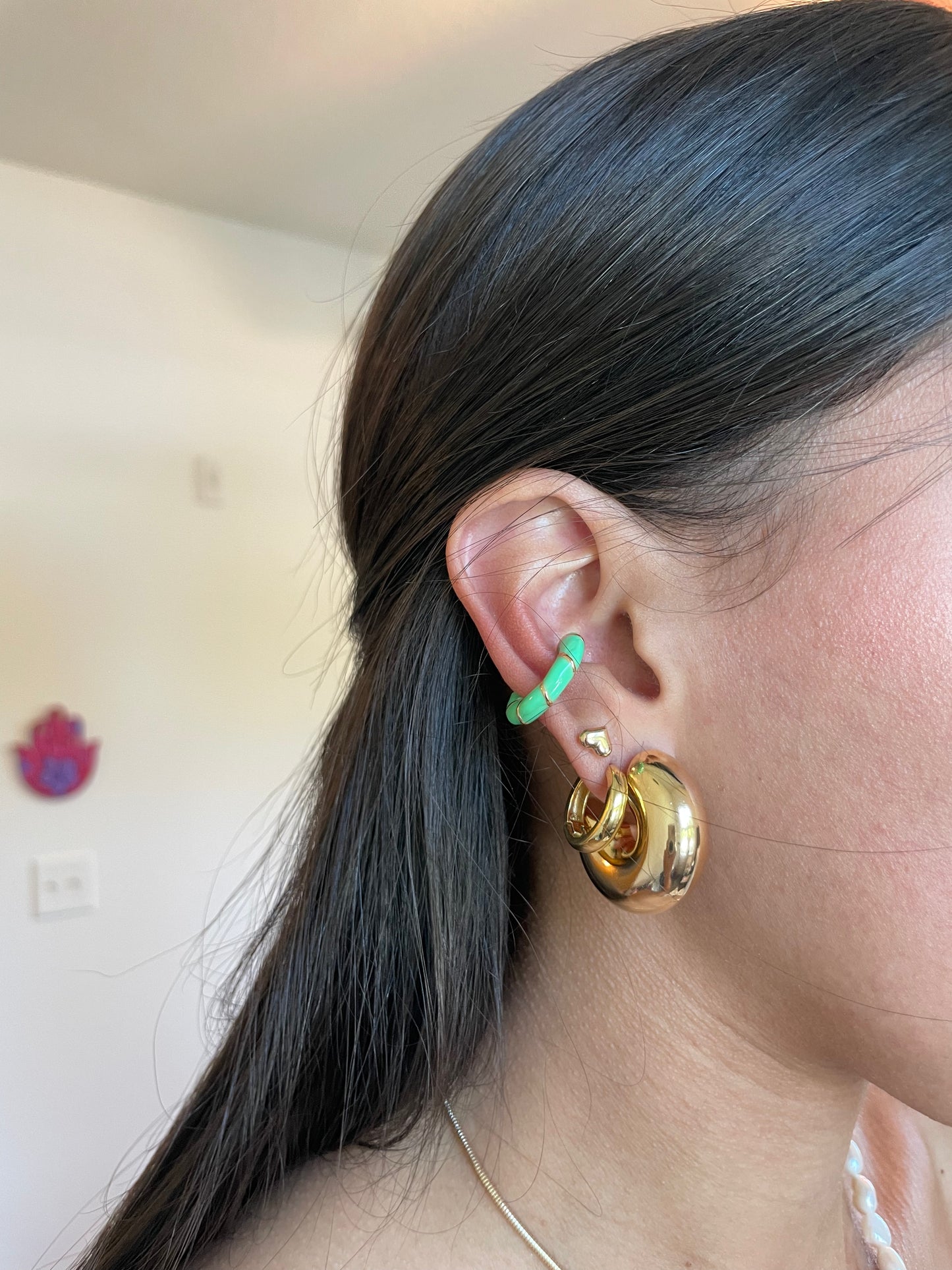 Ear cuff de color