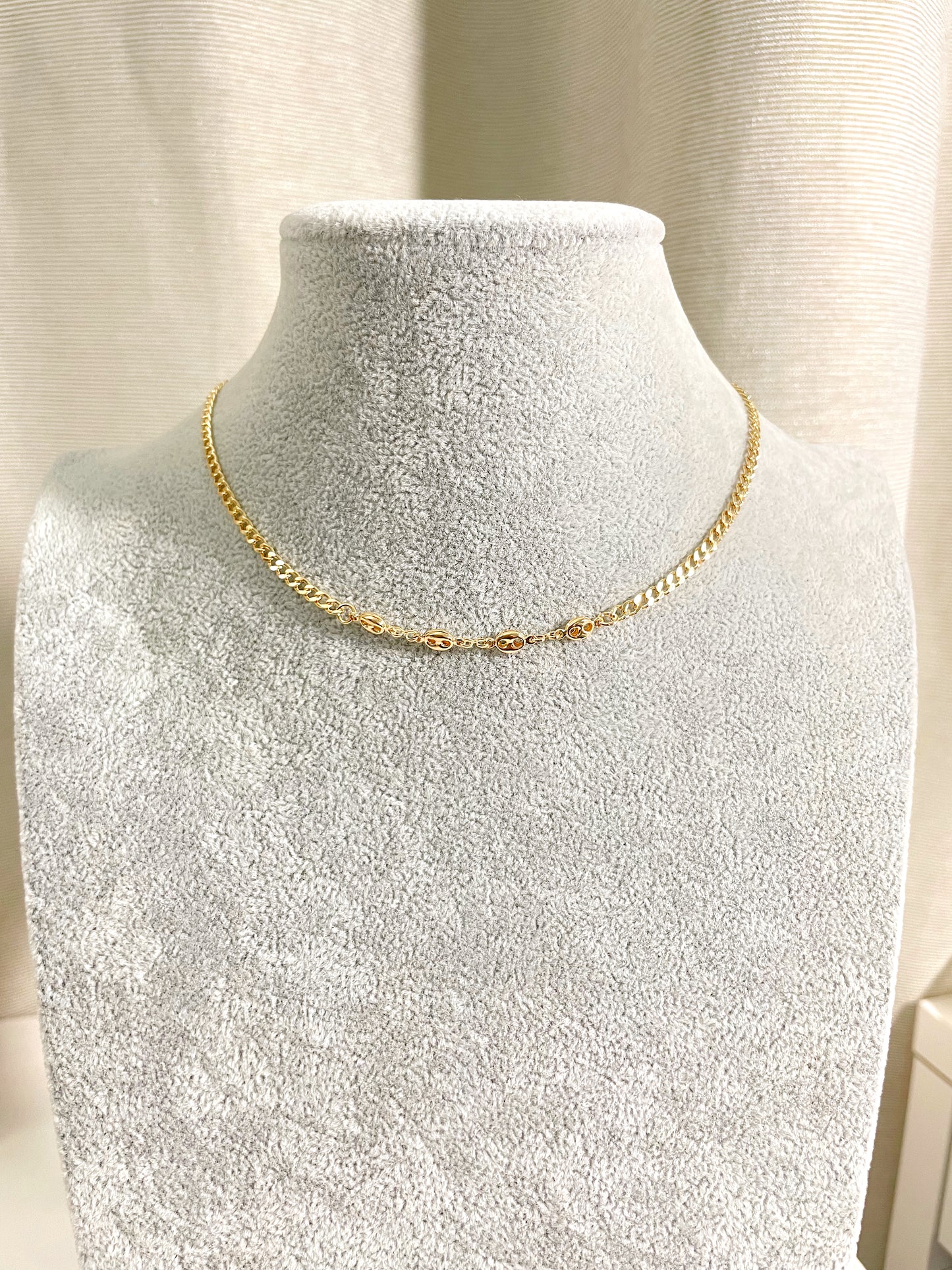 Collar Ana