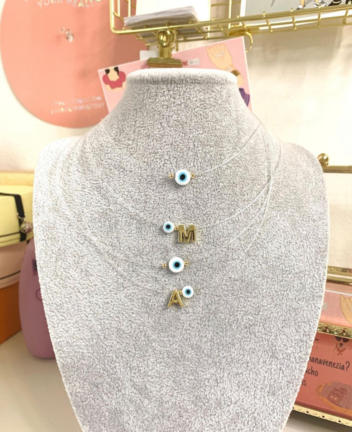 Fantasma con ojito y inicial