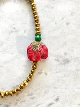 Load image into Gallery viewer, Collar de cristales con elefante y jade
